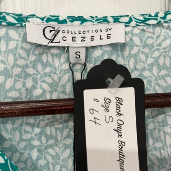 Cezele greek long sleeve with small leaf print throughout size small - Picture 4 of 6